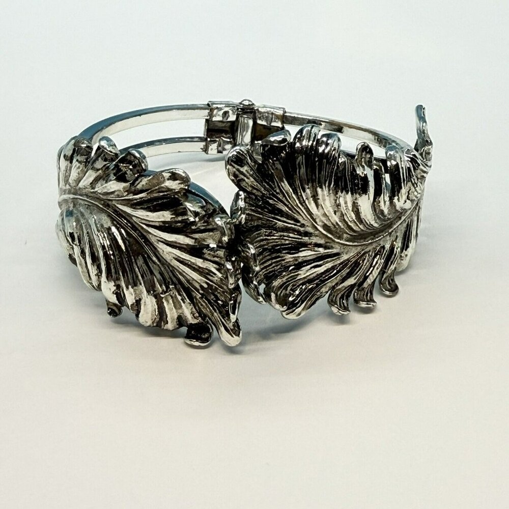 Vintage‎ 1950s Ornate Leaf Clamper Hinge Bracelet Silver Tone